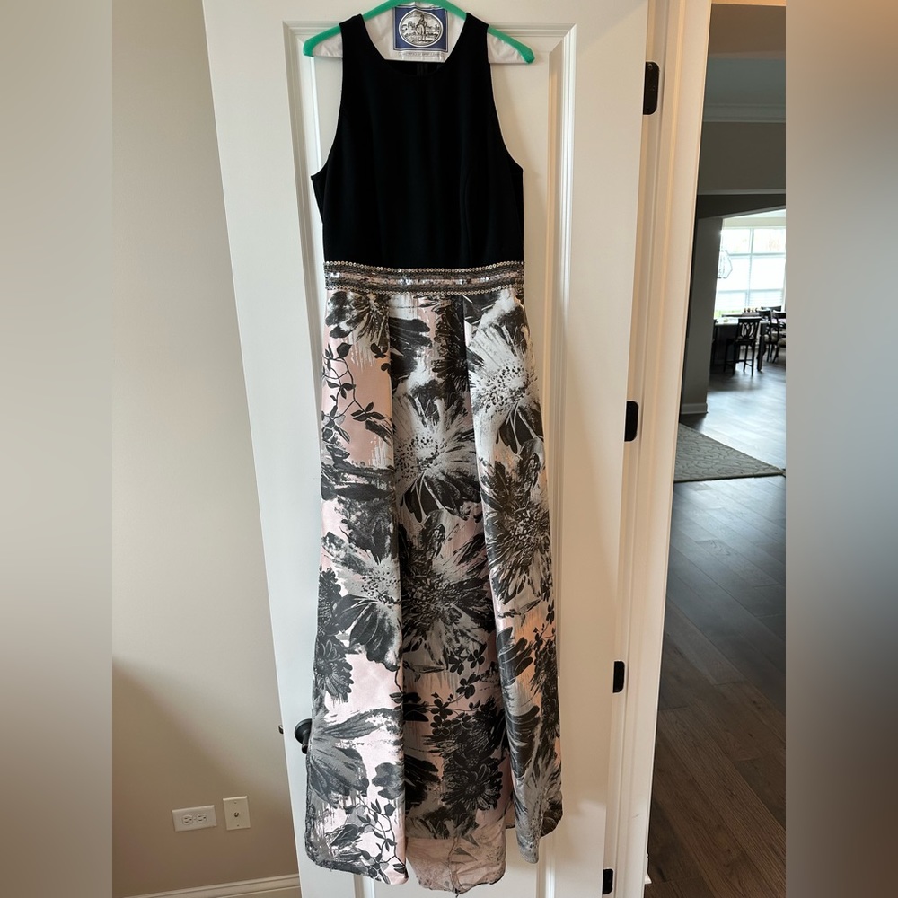 Carmen Marc Valvo Formal Dress - Size 8